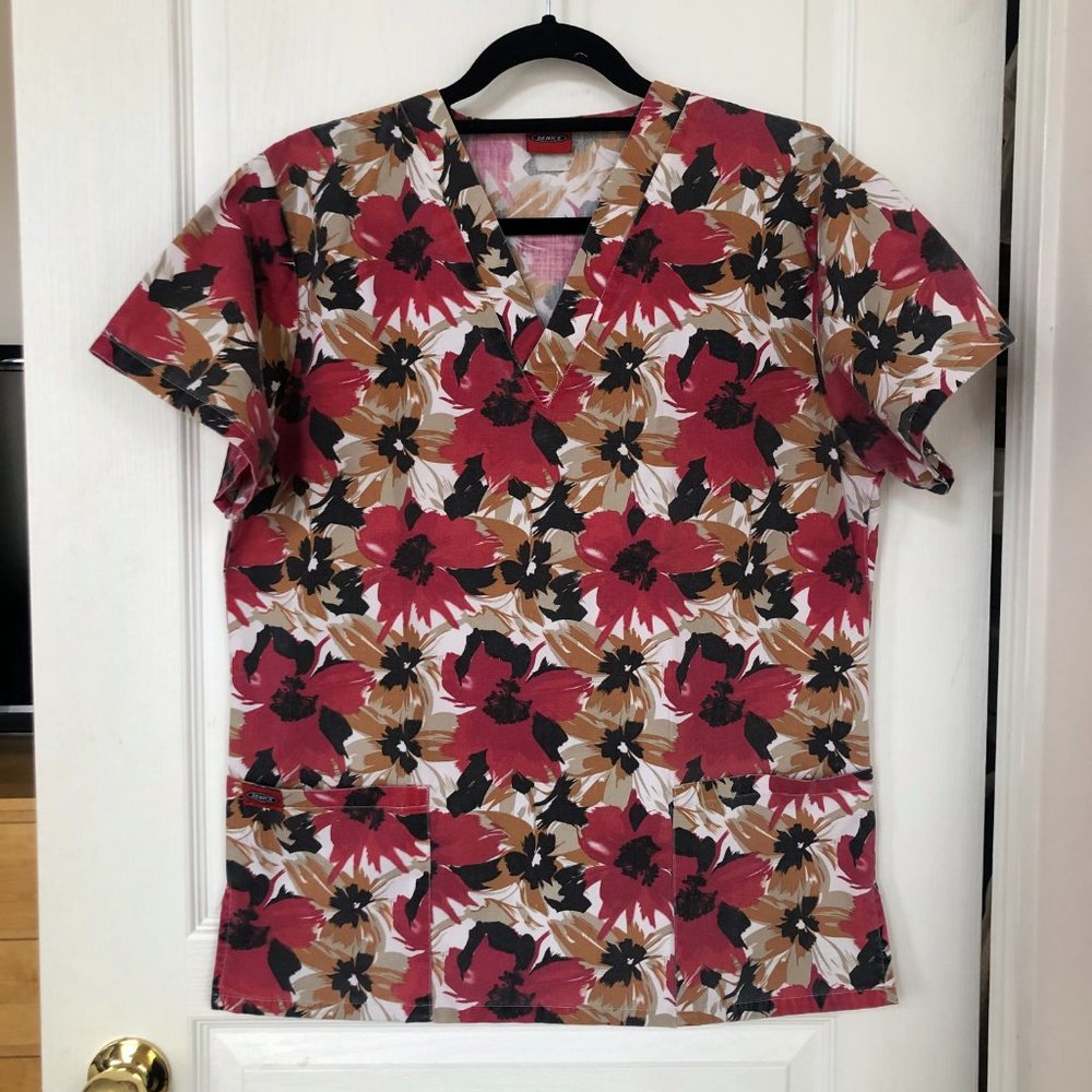 4/$25 🏩 Denice - Scrub Top